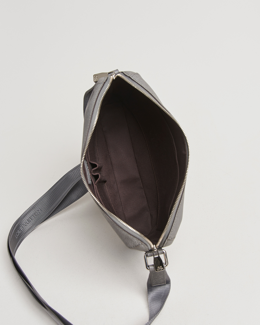 Heren | Pre-Owned & Vintage Bags | Louis Vuitton Pre-Owned | Gray Taiga PM Messenger Bag Grigori