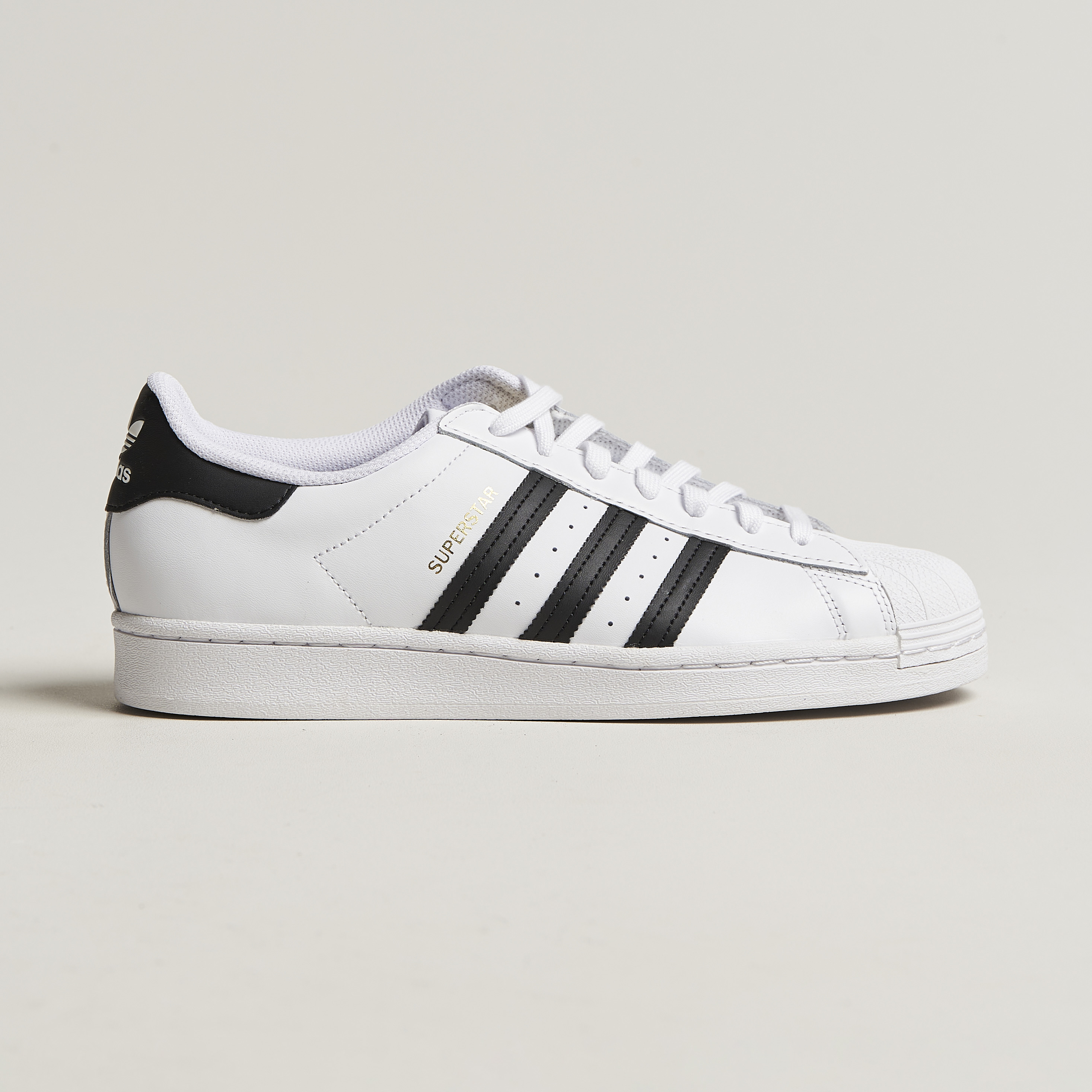 Adidas originals superstar 2 cheap trainers in white and black