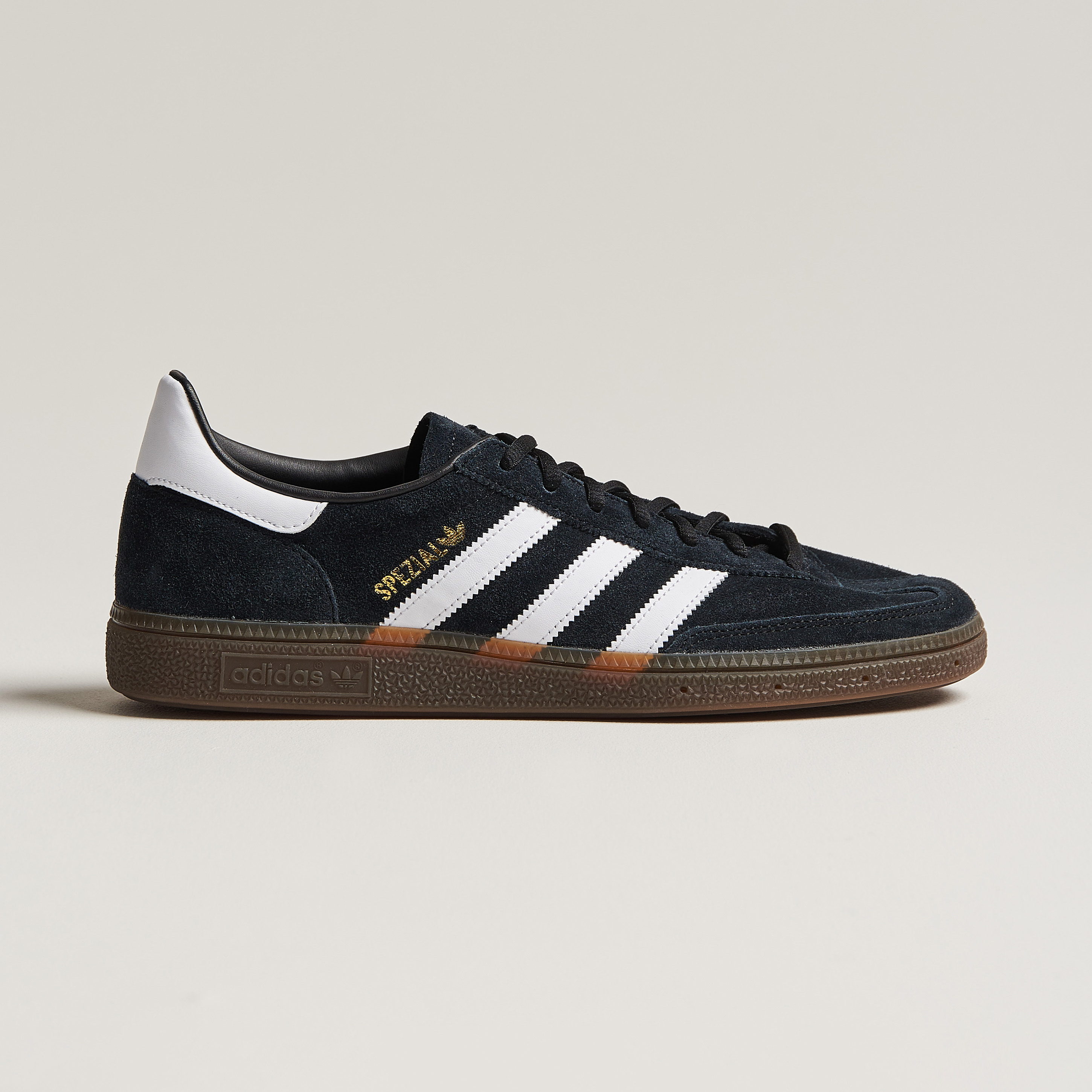 Adidas originals handball shop top trainers in black