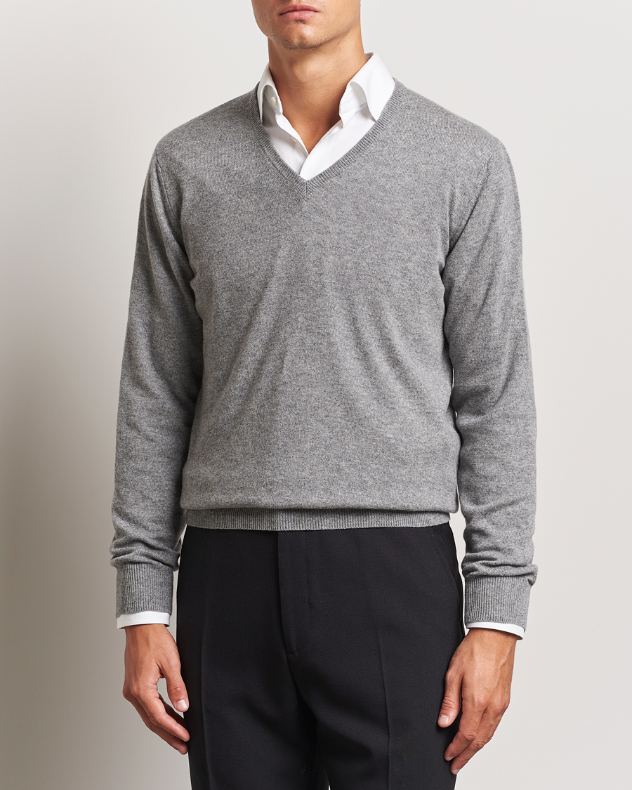 Heren |  | Piacenza Cashmere | Cashmere V Neck Sweater Light Grey