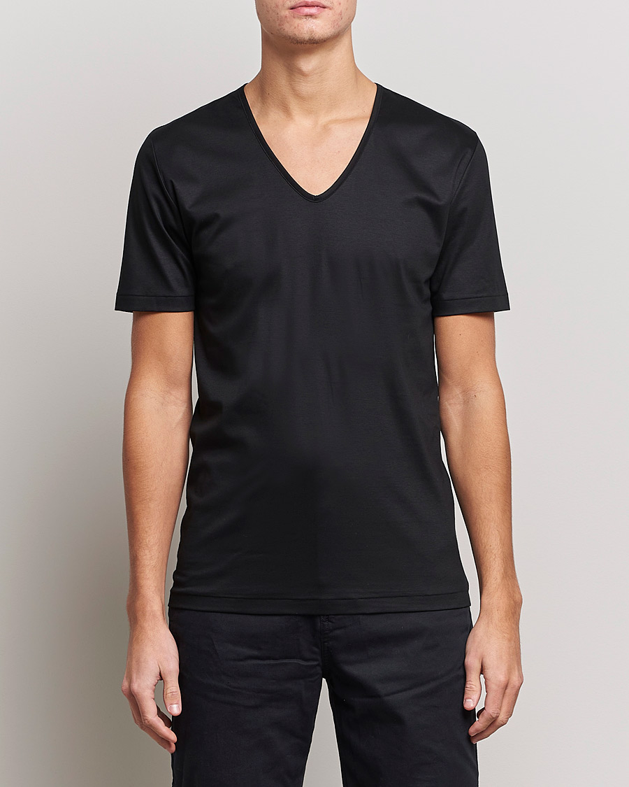 Heren |  | Zimmerli of Switzerland | Sea Island Cotton V-Neck T-Shirt Black