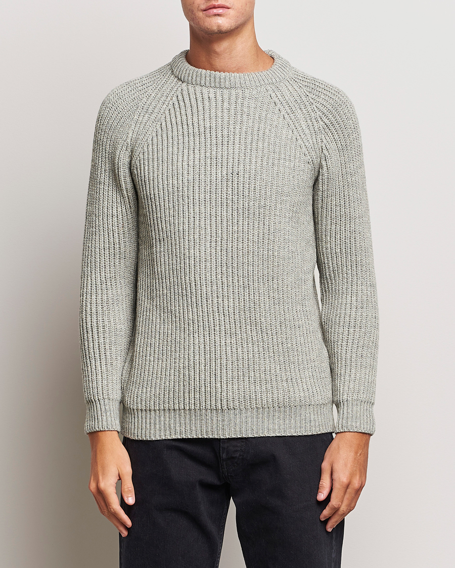 Heren |  | Gloverall | Fisherman Rib Chunky Wool Crew Light Grey