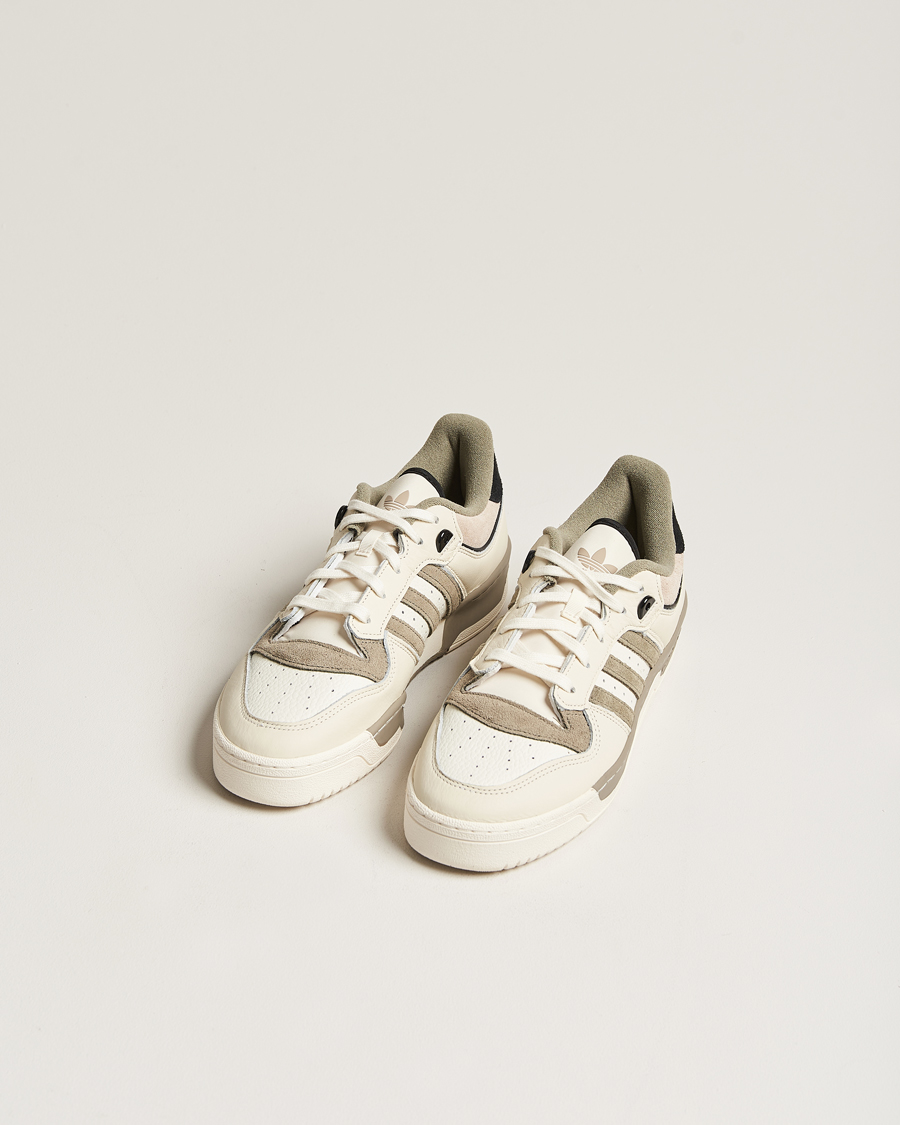 Adidas off store white shoes