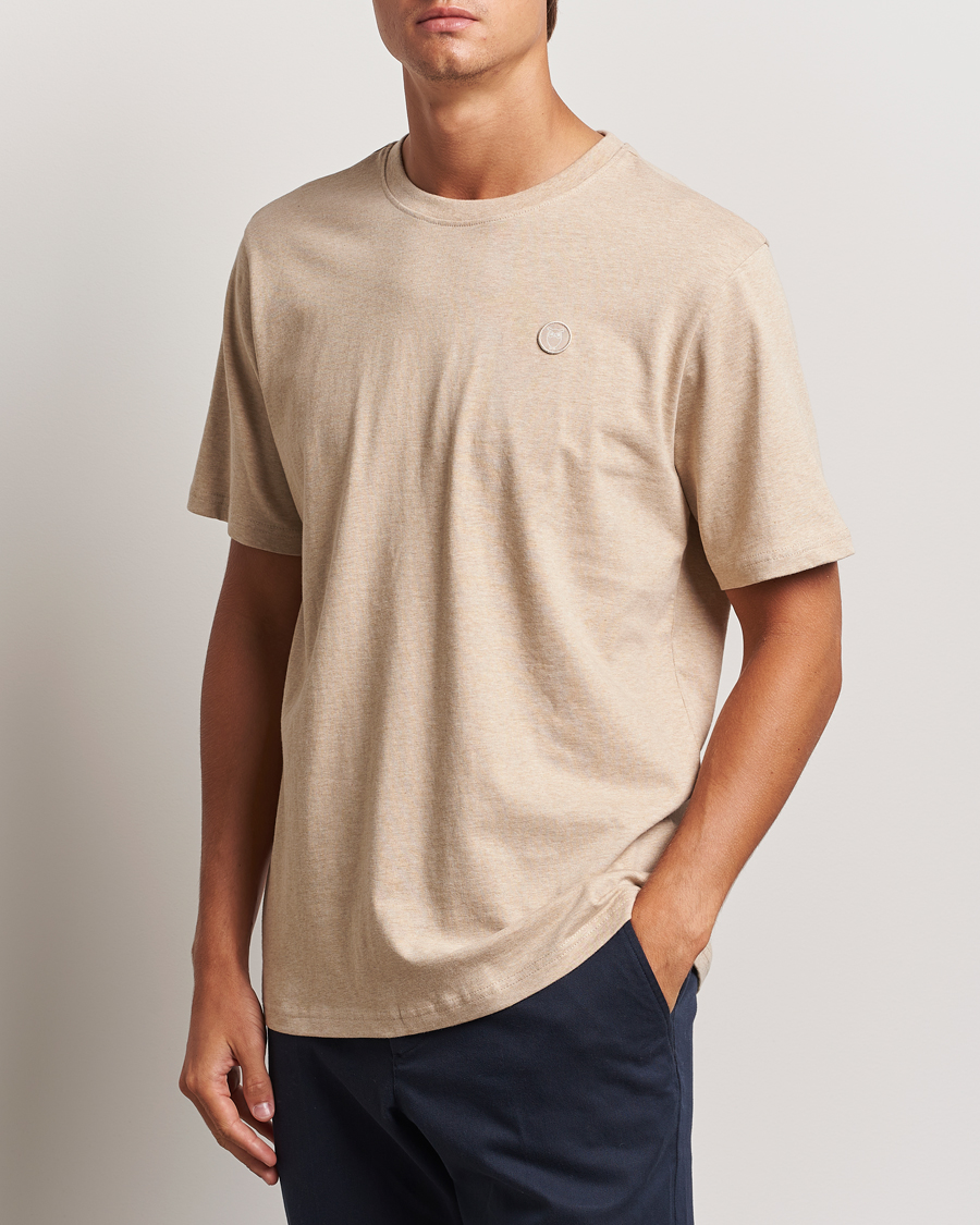 Heren |  | KnowledgeCotton Apparel | Loake Badge T-Shirt Safari Melange