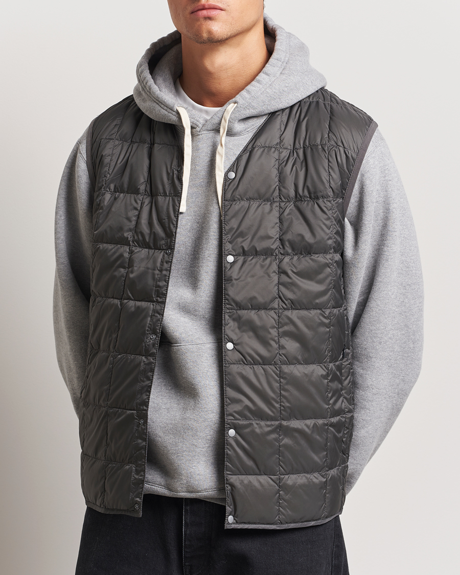 Heren | Gilets | TAION | V-Neck Lightweight Down Vest Dark Grey