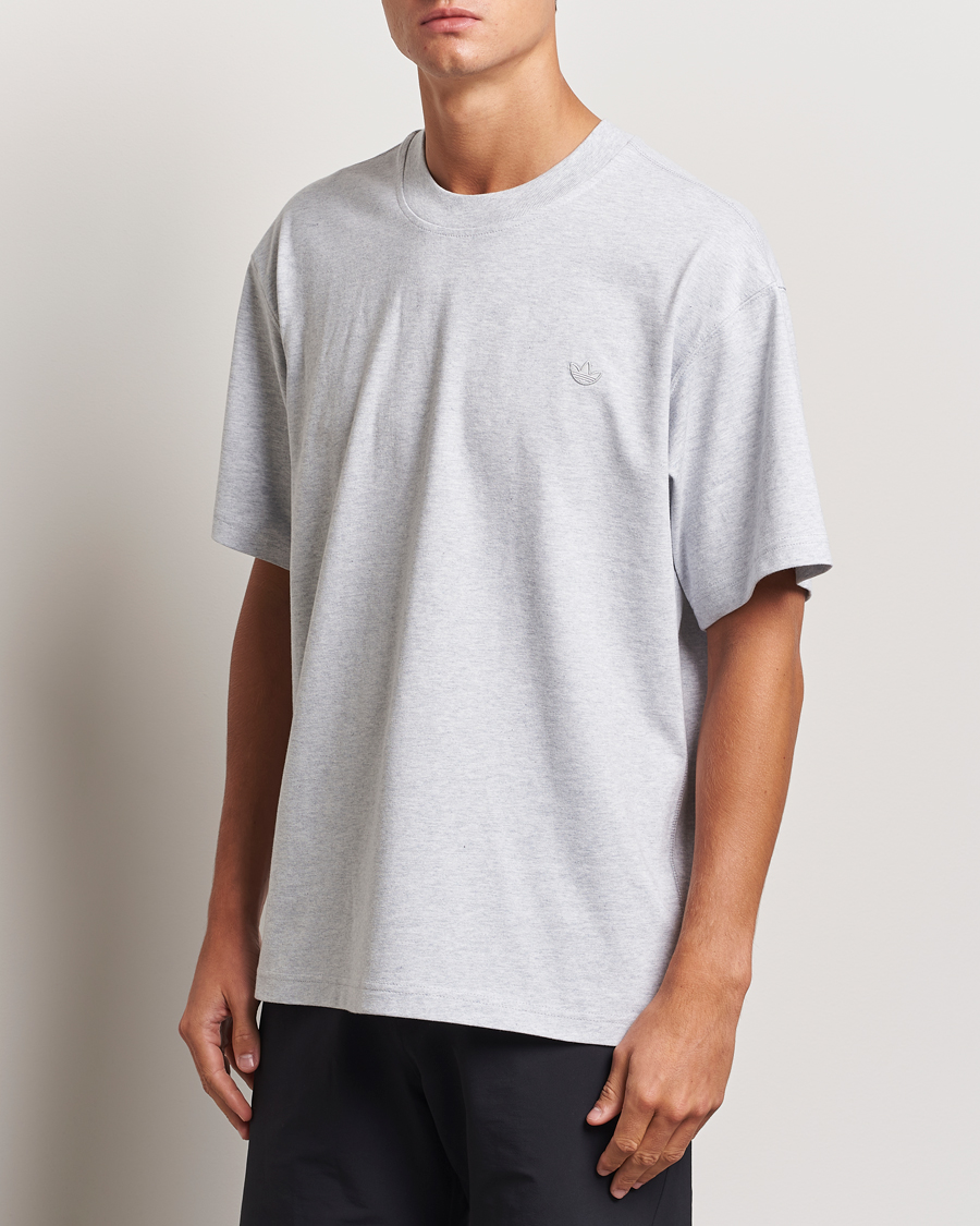 Heren |  | adidas Originals | Essential Crew Neck T-Shirt Light Grey