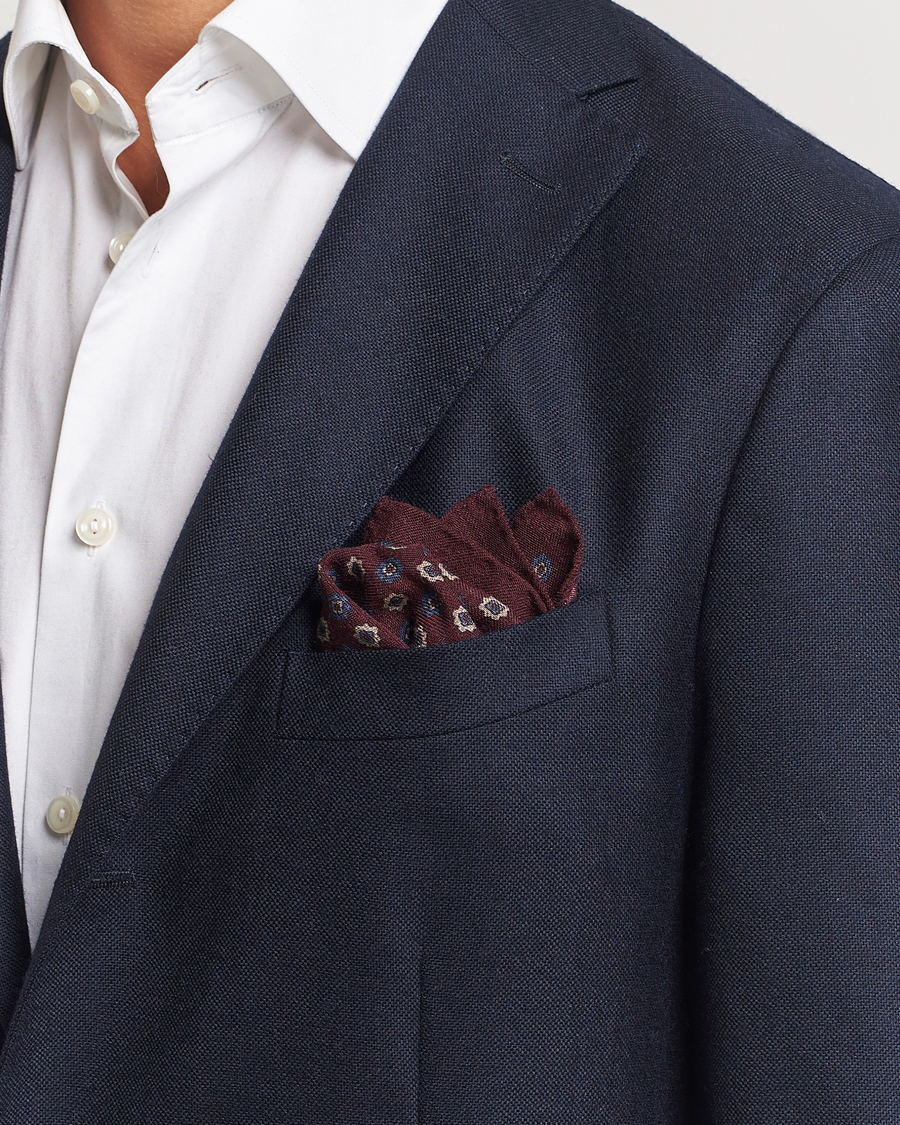 Heren |  | Amanda Christensen | Wool Flannel Printed Flower Pocket Square Wine