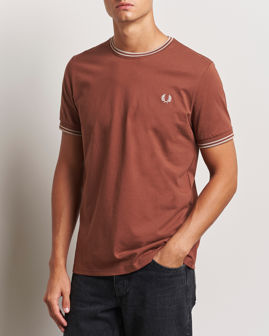 Heren |  | Fred Perry | Twin Tipped T-Shirt Whiskey Brown