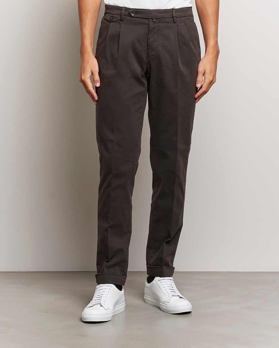 Heren |  | Briglia 1949 | Easy Fit Pleated Cotton Stretch Chino Dark Brown