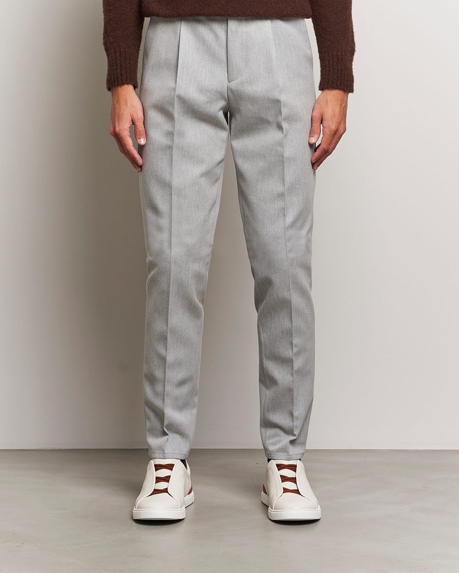 Heren | Chino's | Brunello Cucinelli | Slim Fit Pleated Wool Trousers Light Grey