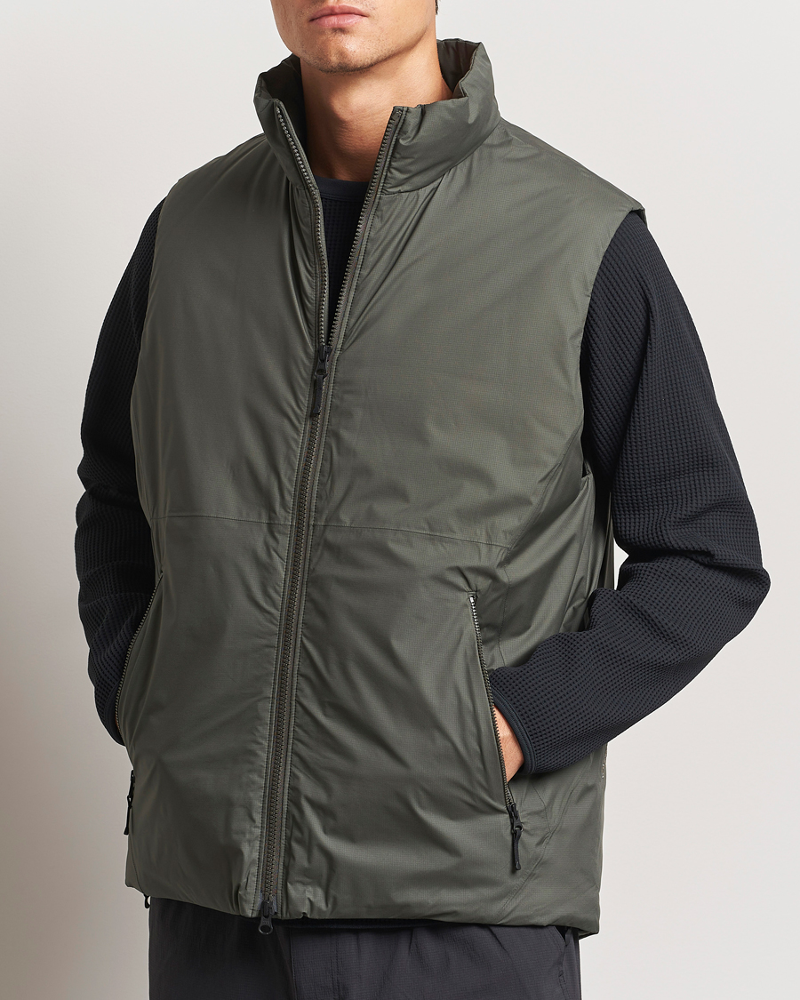 Heren |  | Goldwin | GORE-TEX Windstopper Puffy Vest Dark Olive