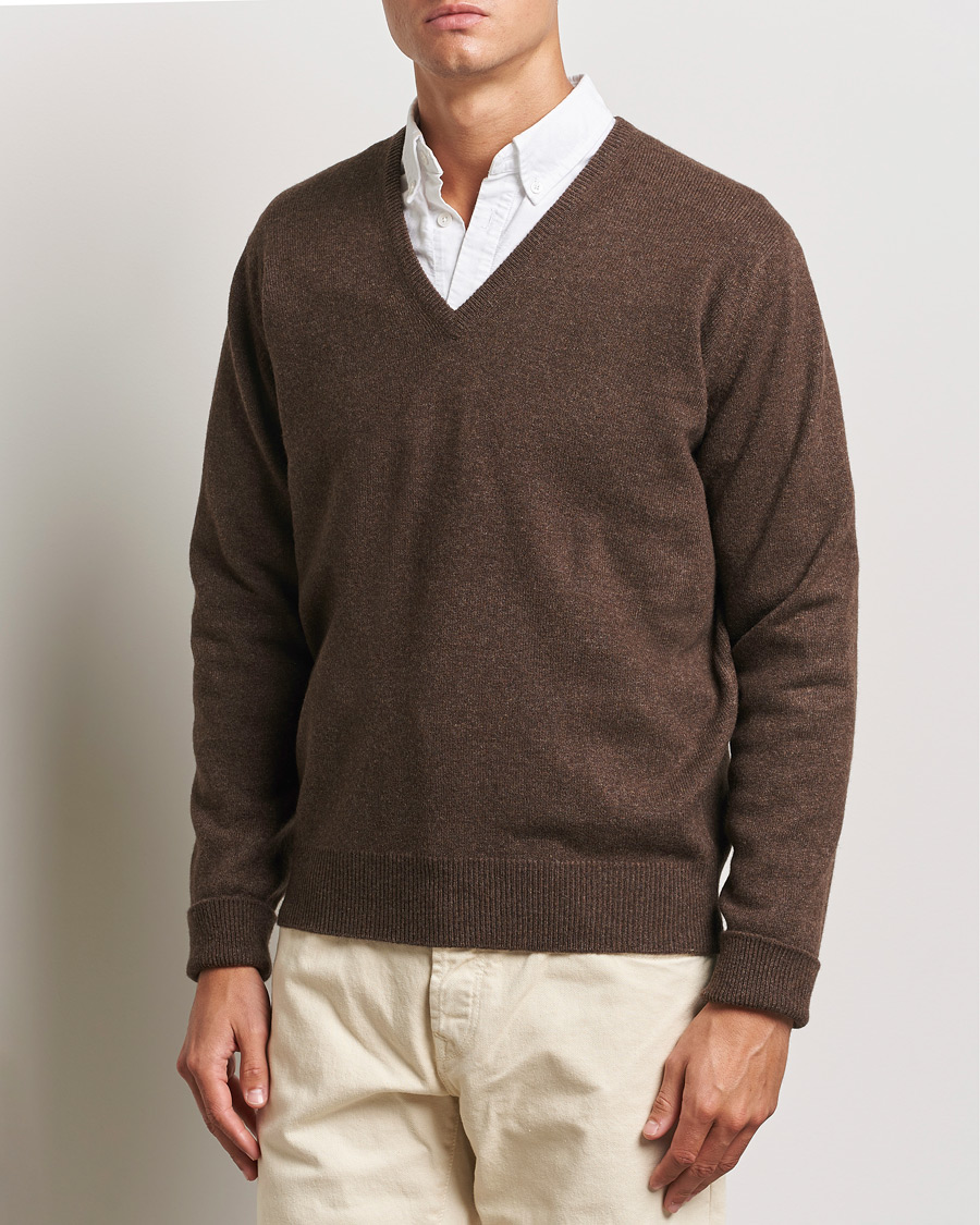 Heren | V-hals truien | William Lockie | Rob Lambswool V-Neck Mocha