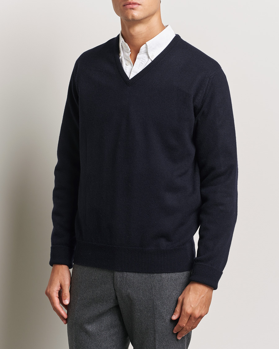 Heren | V-hals truien | William Lockie | Rob Lambswool V-Neck Navy