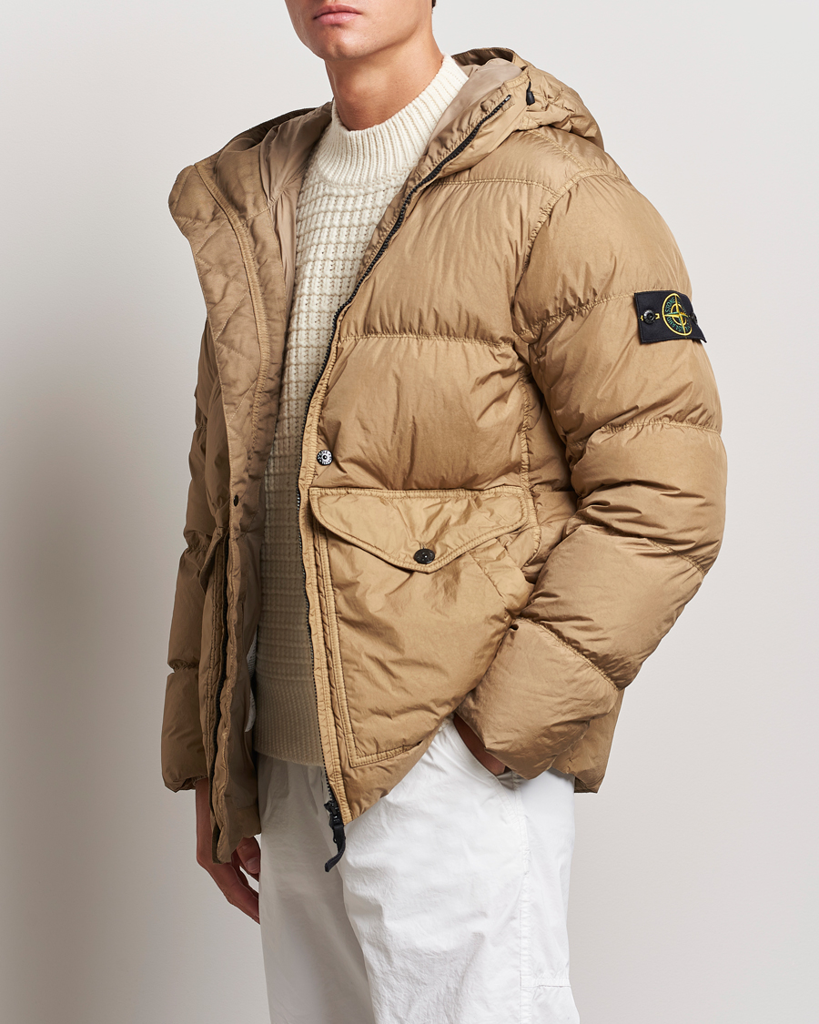 Heren |  | Stone Island | Garment Dyed Recycled Nylon Down Hooded Jacket Biscuit