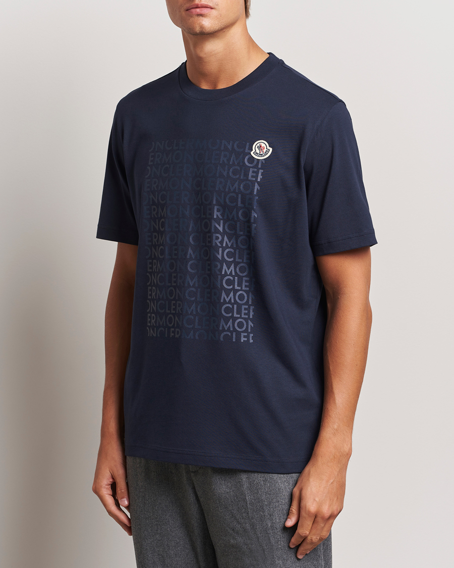 Heren |  | Moncler | All Over Lettering T-Shirt Navy