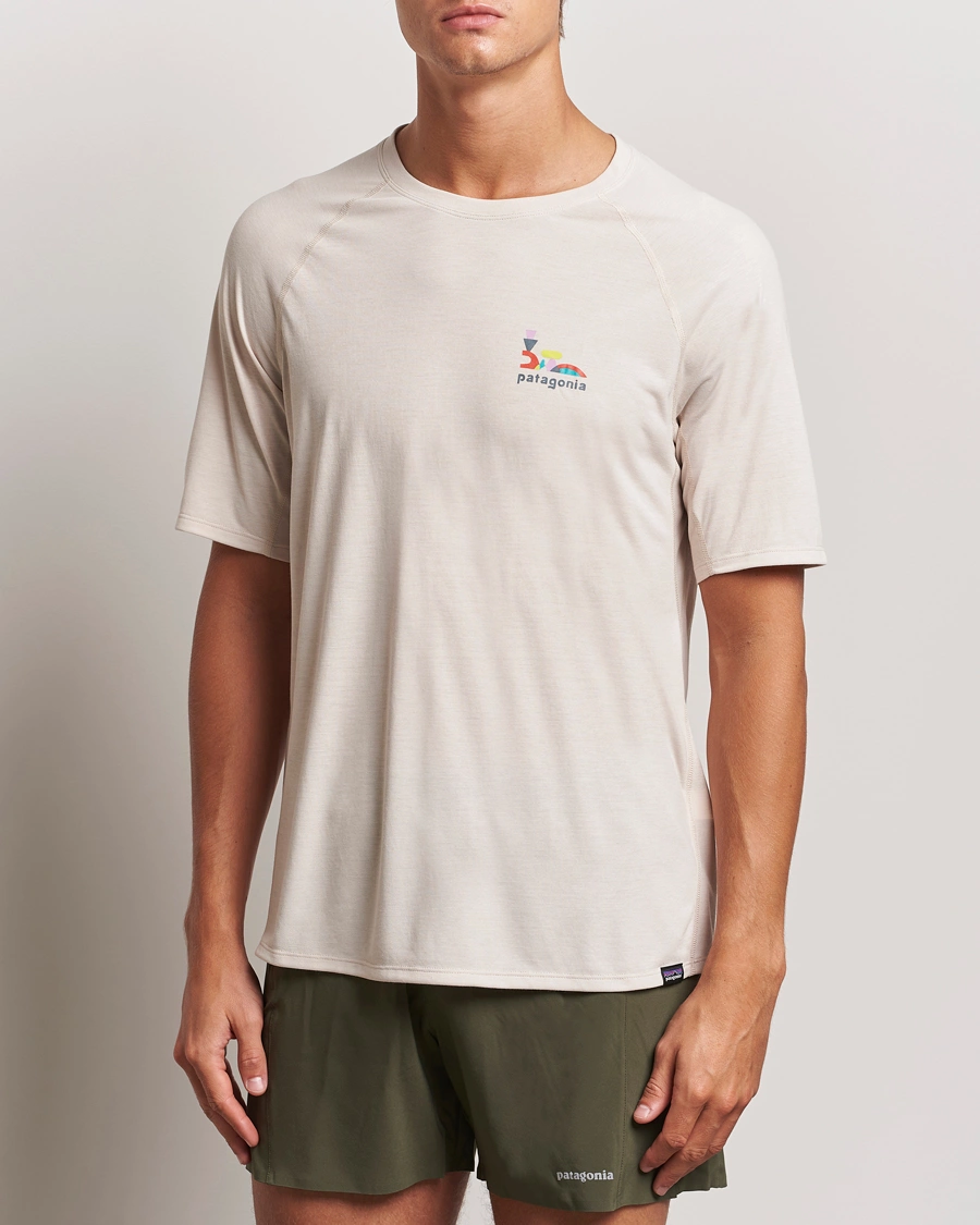 Heren | T-shirts | Patagonia | Short Sleeve Cap Cool Trail Graphic Shirt Pumice