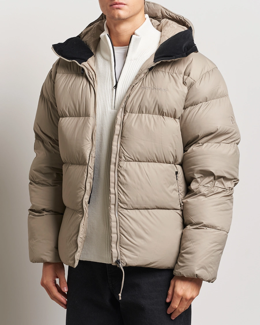 Heren |  | Peak Performance | Frost Oversized Down Puffer Avid Beige