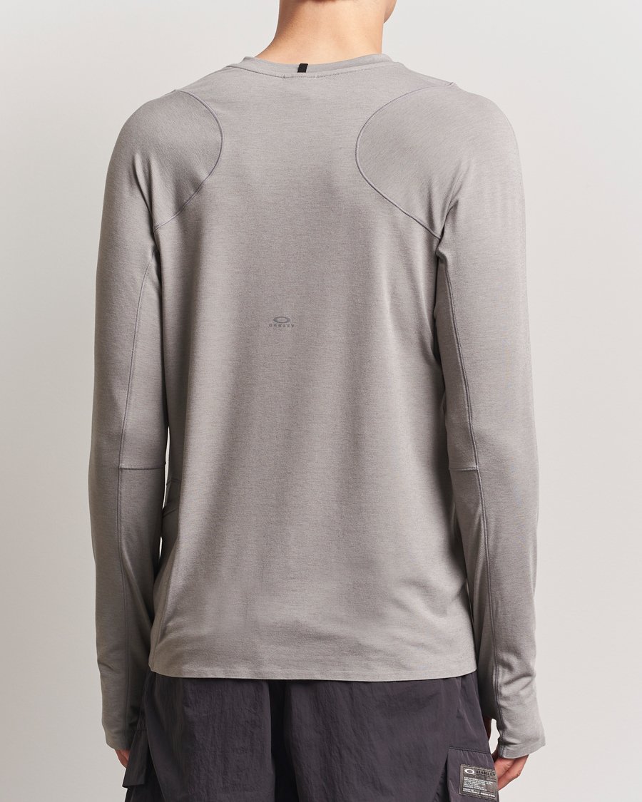 Heren | T-shirts | Oakley | Latitude Flight Shell T-Shirt Cement